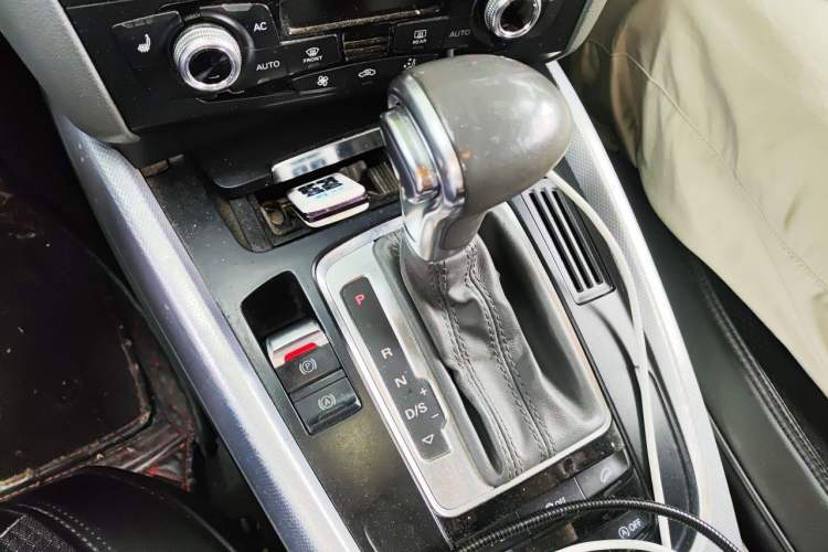 Used Audi Q5 2013 40 TFSI Technology Edition Gear Lever