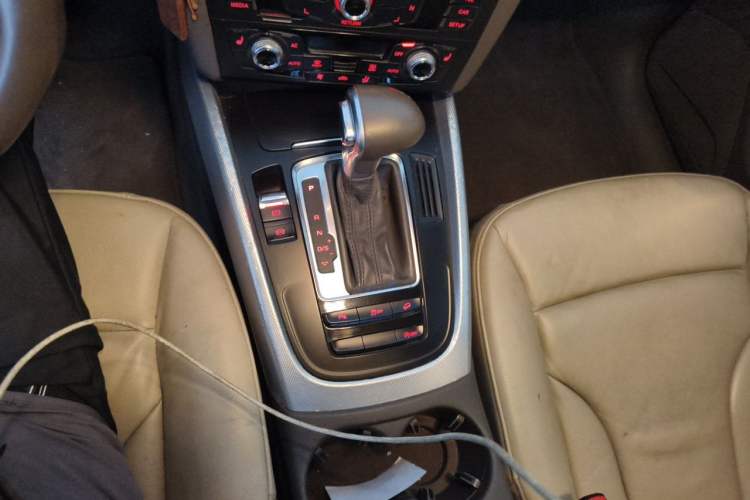 Used Audi Q5 2013 40 TFSI Technology Edition Gear Lever
