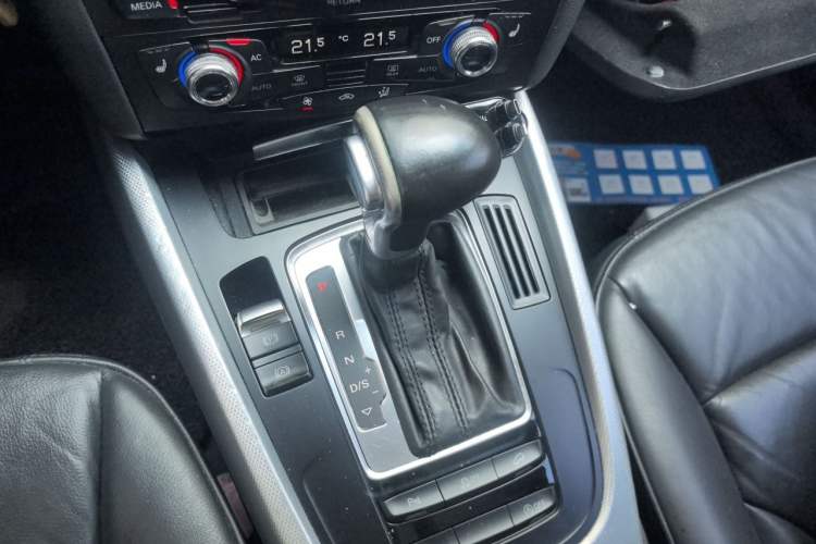 Used Audi Q5 2013 40 TFSI Technology Edition Gear Lever