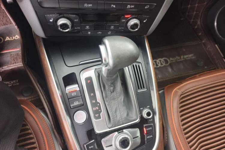 Used Audi Q5 2013 40 TFSI Comfort Edition Gear Lever
