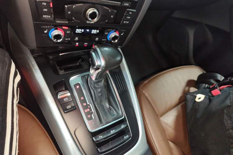 Used Audi Q5 2013 40 TFSI Technology Edition Gear Lever