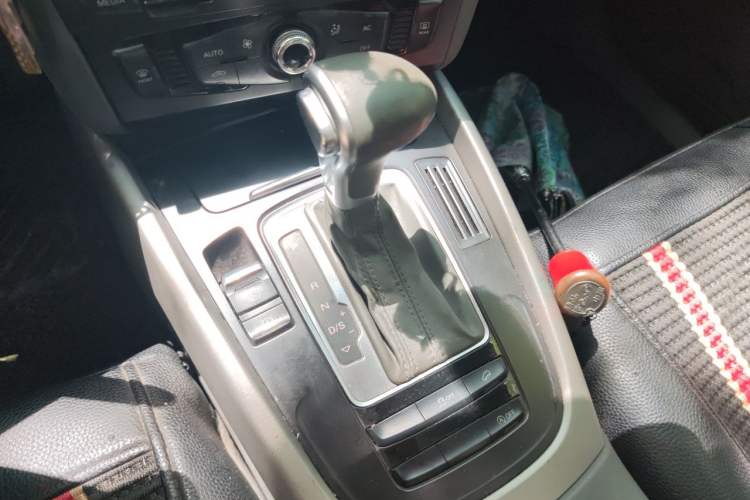 Used Audi Q5 2013 40 TFSI Ambition Gear Lever