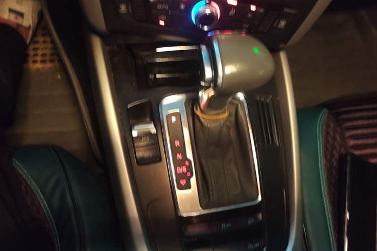 Used Audi Q5 2013 40 TFSI Ambition Gear Lever