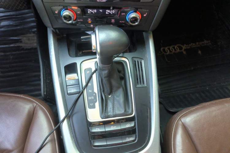 Used Audi Q5 2013 40 TFSI Technology Edition Gear Lever