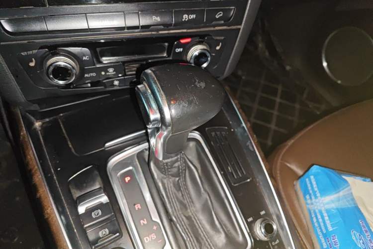 Used Audi Q5 2013 40 TFSI Ambition Gear Lever