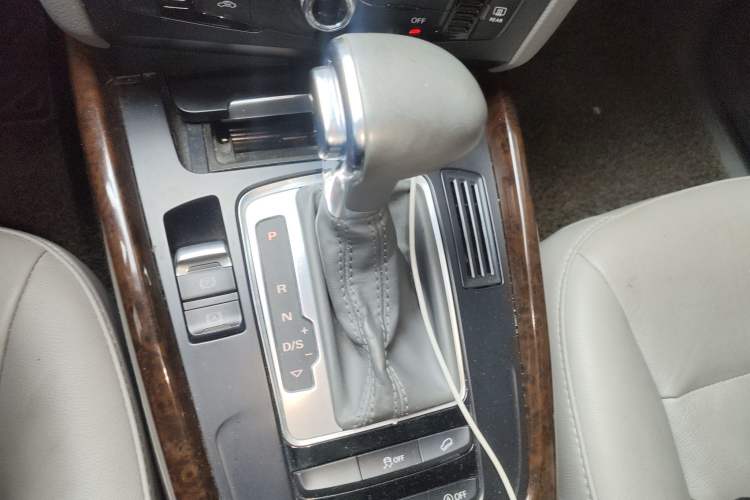 Used Audi Q5 2013 40 TFSI Ambition Gear Lever