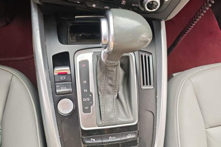 Used Audi Q5 2013 40 TFSI Technology Edition Gear Lever