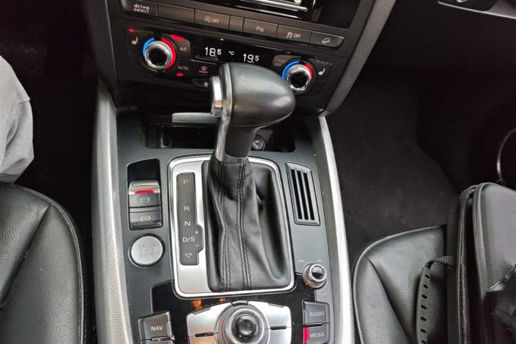 Used Audi Q5 2013 45 TFSI quattro Sport Edition Gear Lever