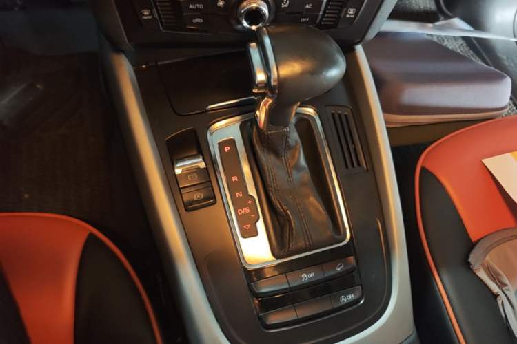 Used Audi Q5 2013 40 TFSI Ambition Gear Lever