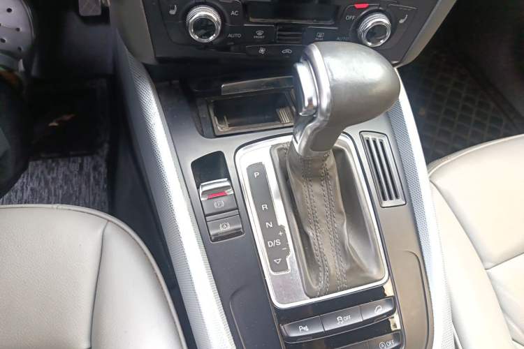 Used Audi Q5 2013 40 TFSI Technology Edition Gear Lever