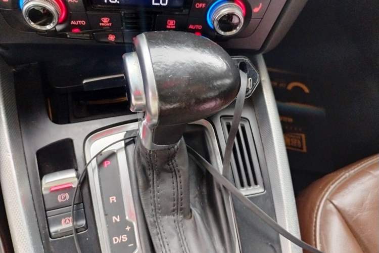 Used Audi Q5 2013 40 TFSI Technology Edition Gear Lever