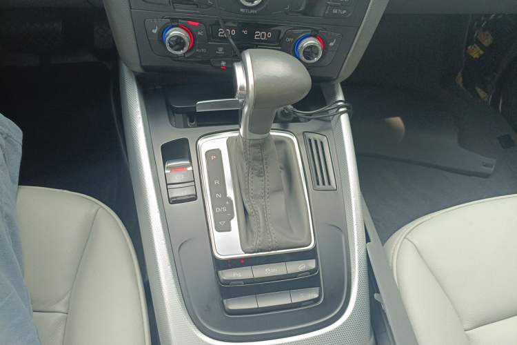 Used Audi Q5 2013 40 TFSI Technology Edition Gear Lever