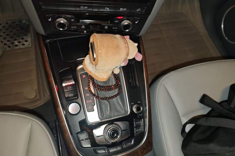 Used Audi Q5 2013 40 TFSI Comfort Edition Gear Lever