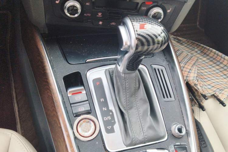 Used Audi Q5 2013 40 TFSI Comfort Edition Gear Lever