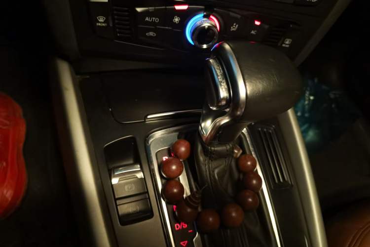 Used Audi Q5 2013 40 TFSI Ambition Gear Lever
