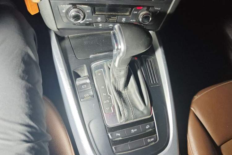 Used Audi Q5 2013 40 TFSI Technology Edition Gear Lever