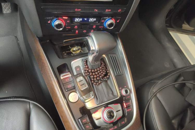 Used Audi Q5 2013 40 TFSI Comfort Edition Gear Lever