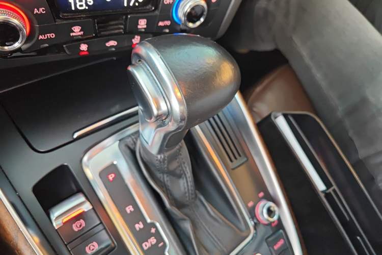 Used Audi Q5 2013 40 TFSI Comfort Edition Gear Lever