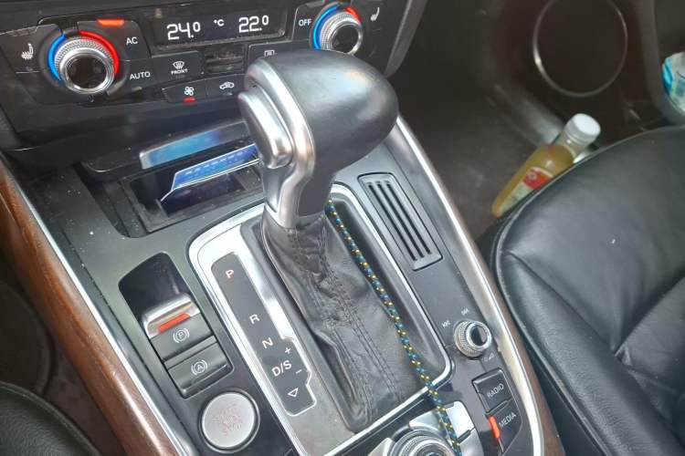 Used Audi Q5 2013 40 TFSI Comfort Edition Gear Lever