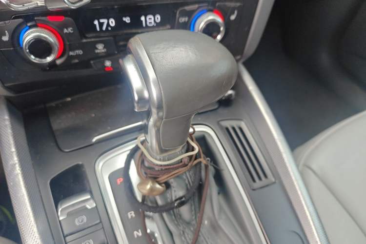 Used Audi Q5 2013 40 TFSI Technology Edition Gear Lever