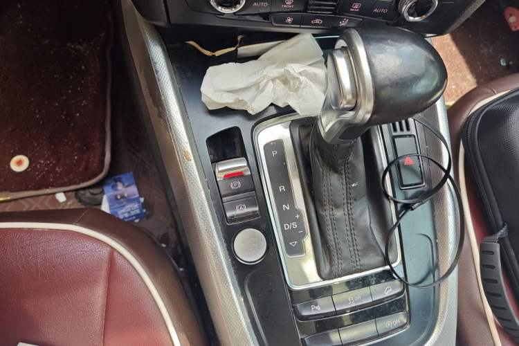 Used Audi Q5 2013 40 TFSI Technology Edition Gear Lever