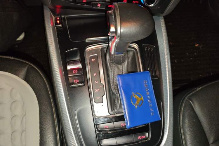 Used Audi Q5 2013 40 TFSI Technology Edition Gear Lever