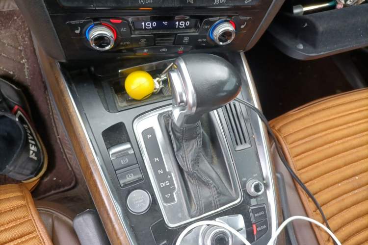 Used Audi Q5 2013 40 TFSI Comfort Edition Gear Lever