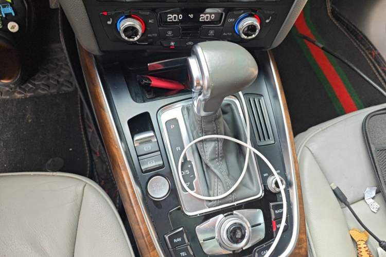 Used Audi Q5 2013 40 TFSI Comfort Edition Gear Lever