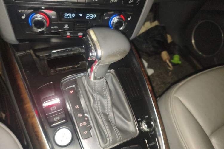 Used Audi Q5 2013 40 TFSI Comfort Edition Gear Lever
