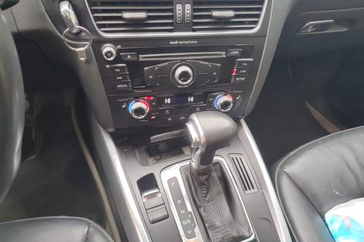 Used Audi Q5 2013 40 TFSI Technology Edition Gear Lever