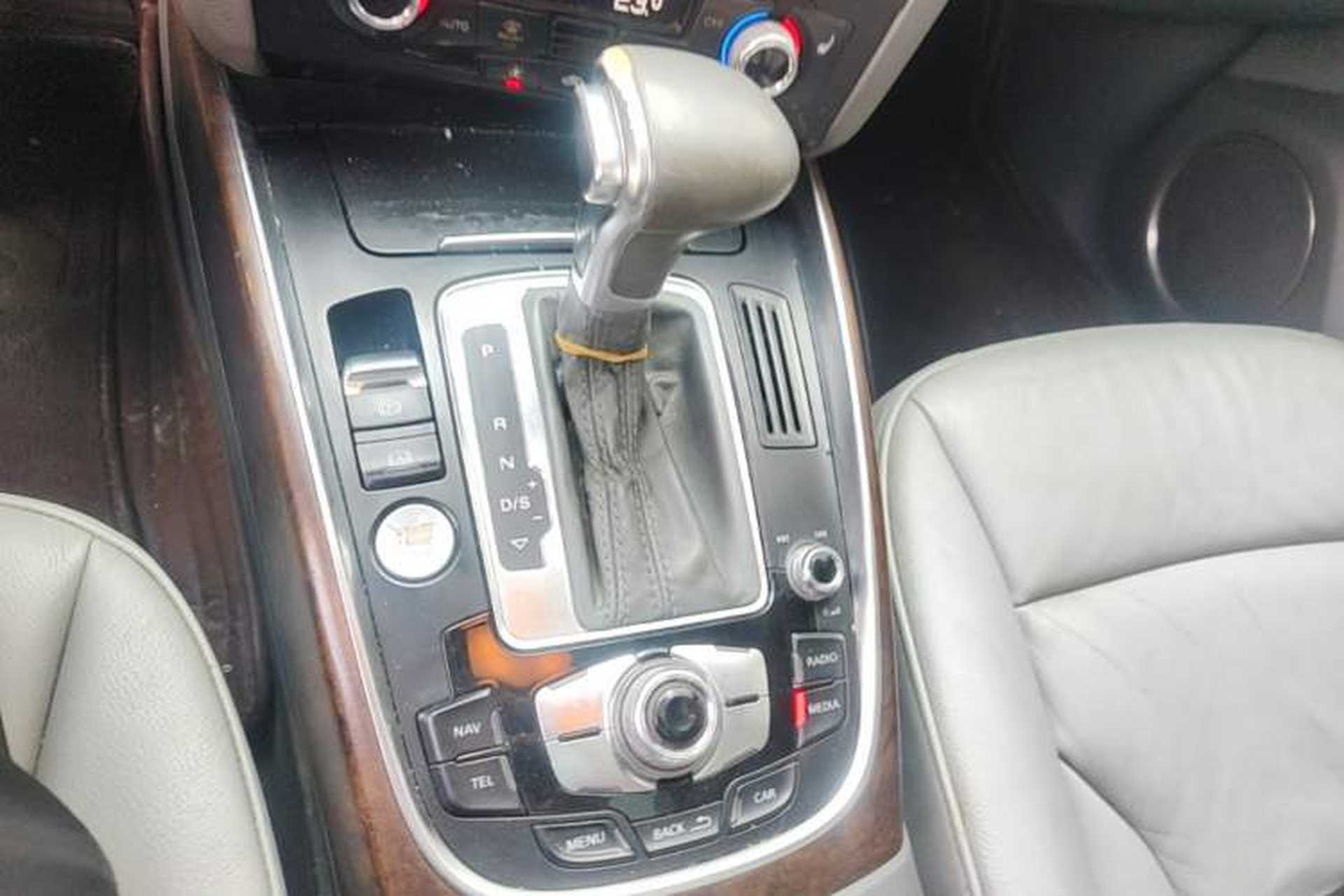Used Audi Q5 2013 40 TFSI Comfort Edition Gear Lever