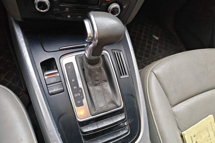 Used Audi Q5 2013 40 TFSI Technology Edition Gear Lever