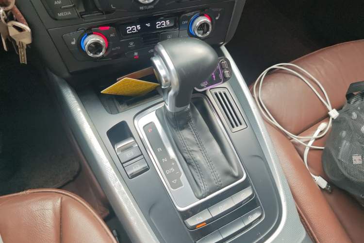 Used Audi Q5 2013 40 TFSI Technology Edition Gear Lever