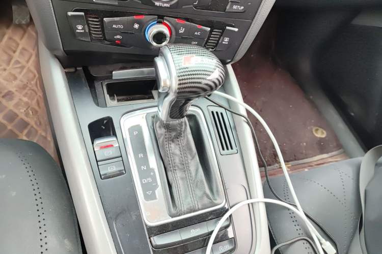 Used Audi Q5 2013 40 TFSI Ambition Gear Lever