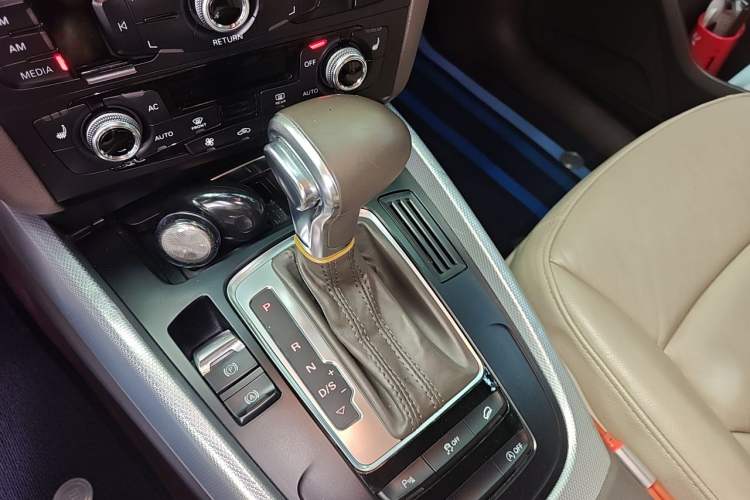 Used Audi Q5 2013 40 TFSI Technology Edition Gear Lever