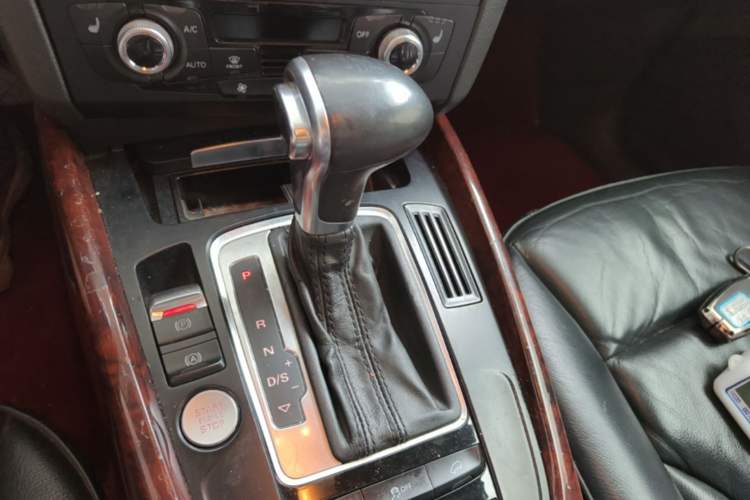 Used Audi Q5 2013 40 TFSI Technology Edition Gear Lever