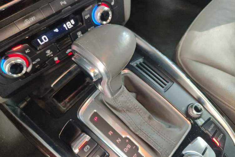 Used Audi Q5 2013 40 TFSI Technology Edition Gear Lever