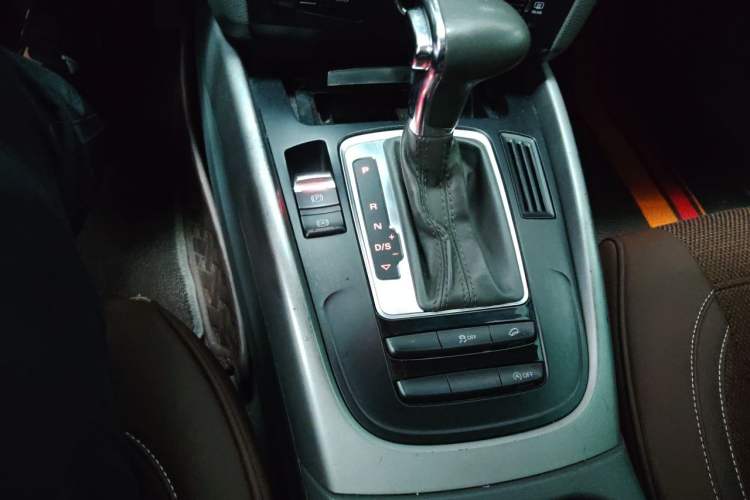 Used Audi Q5 2013 40 TFSI Ambition Gear Lever