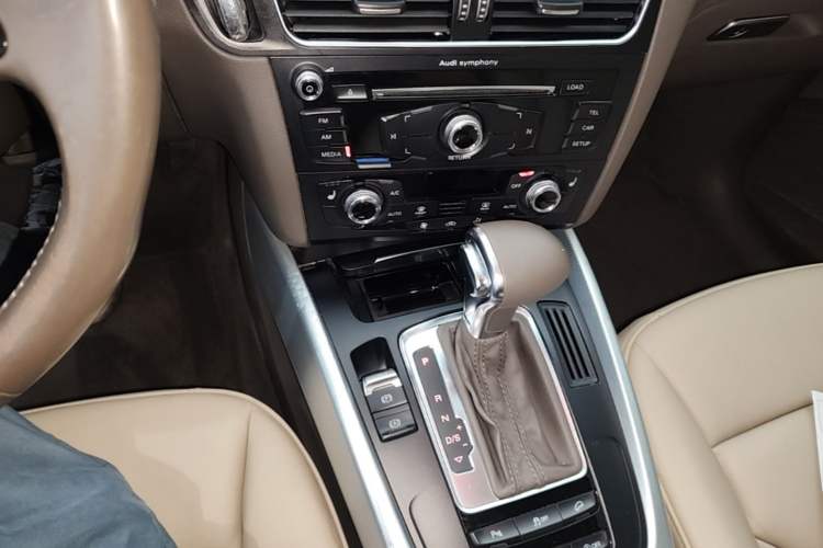 Used Audi Q5 2013 40 TFSI Technology Edition Gear Lever