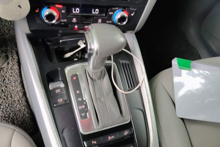 Used Audi Q5 2013 40 TFSI Technology Edition Gear Lever