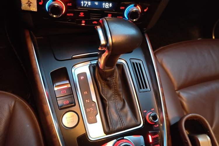 Used Audi Q5 2013 40 TFSI Technology Edition Gear Lever
