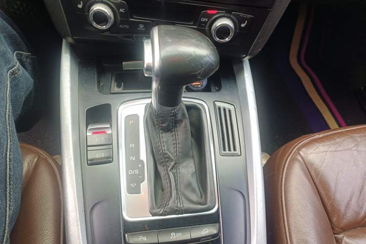 Used Audi Q5 2013 40 TFSI Technology Edition Gear Lever