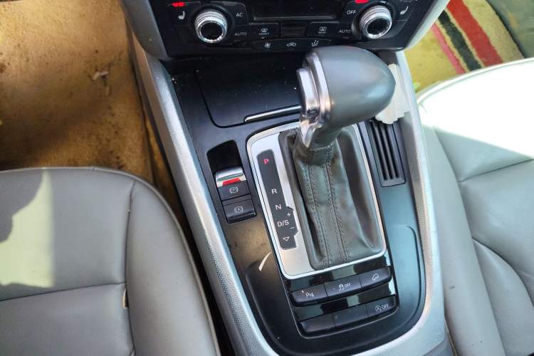 Used Audi Q5 2013 40 TFSI Technology Edition Gear Lever