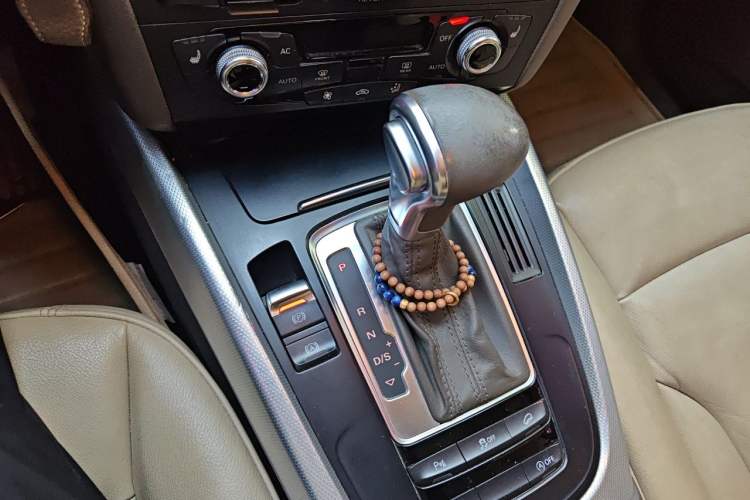 Used Audi Q5 2013 40 TFSI Technology Edition Gear Lever