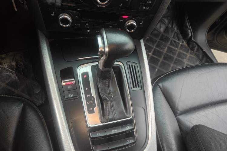 Used Audi Q5 2013 40 TFSI Technology Edition Gear Lever