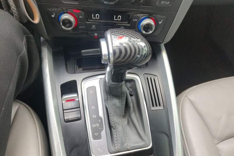Used Audi Q5 2013 40 TFSI Technology Edition Gear Lever