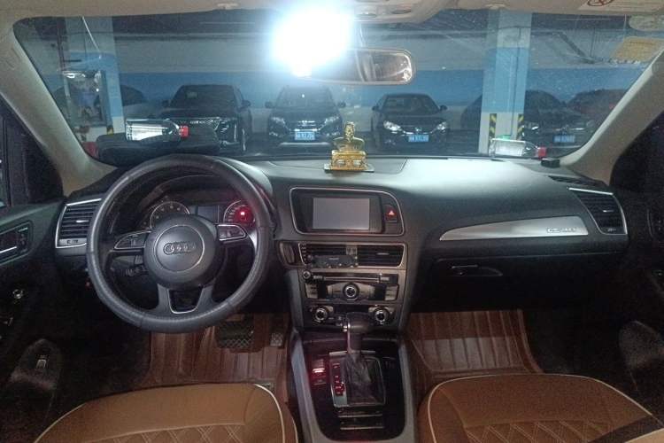 Used Audi Q5 2013 40 TFSI Technology Edition Headliner