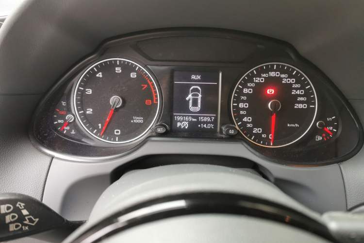 Used Audi Q5 2013 40 TFSI Ambition Instrument Cluster