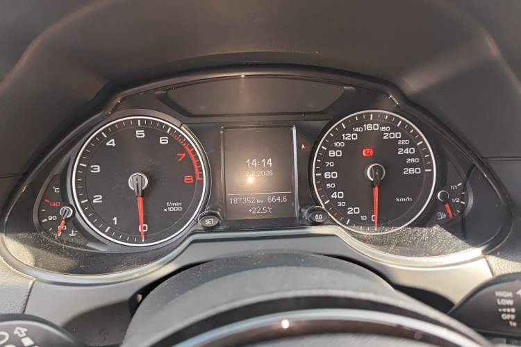 Used Audi Q5 2013 40 TFSI Technology Edition Instrument Cluster