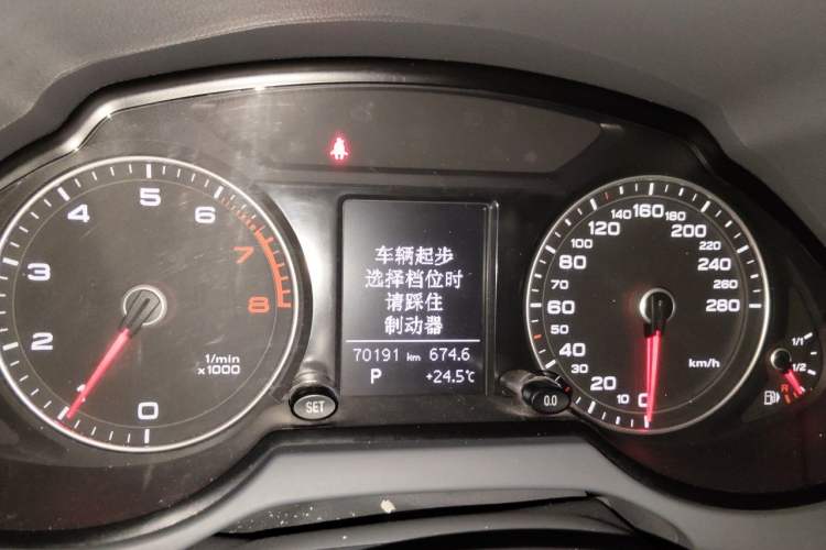 Used Audi Q5 2013 40 TFSI Ambition Instrument Cluster